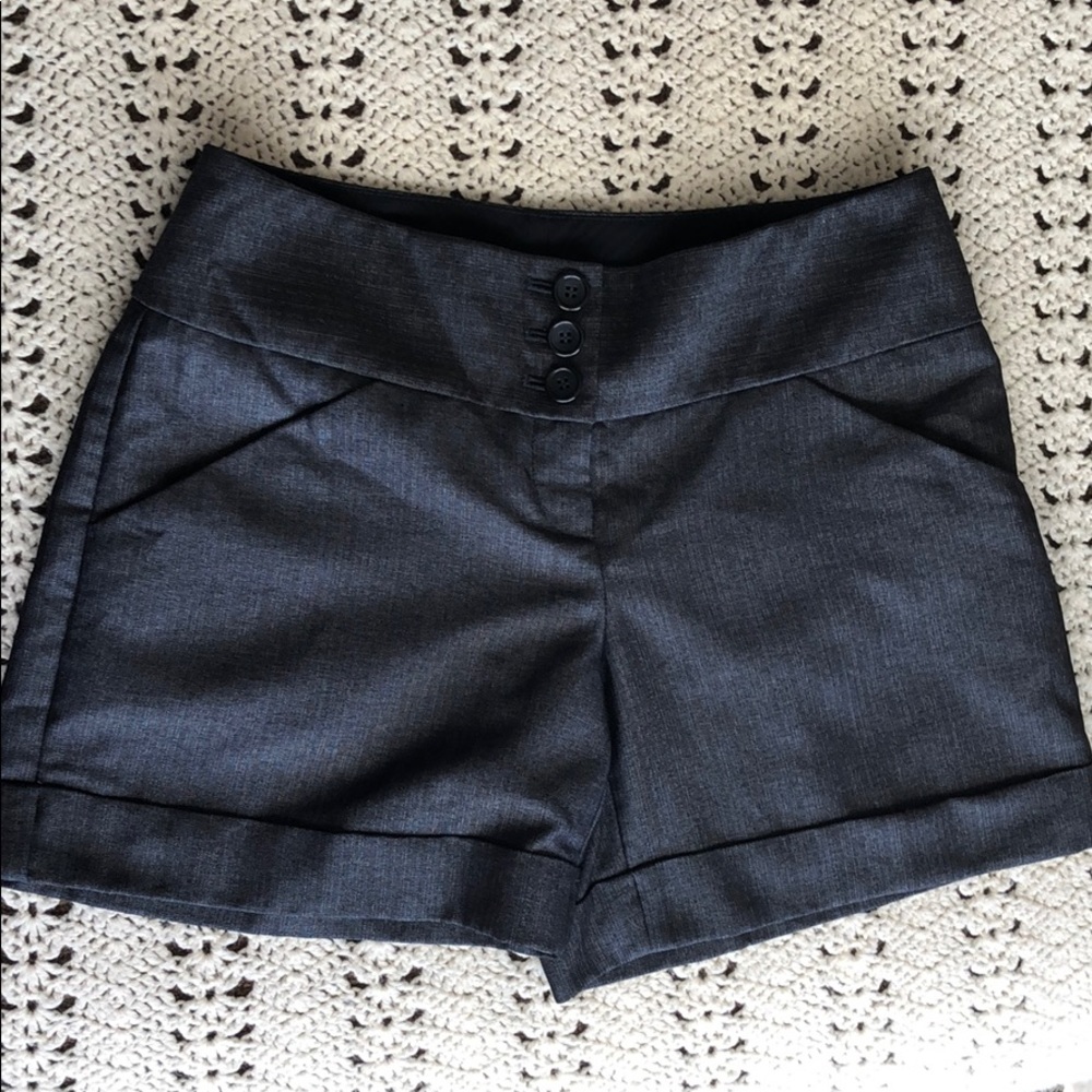 LAST CHANCE Limited Cassidy cuff shorts sz 2 grey
